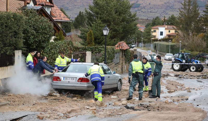 Inundaciones y destrozos del temporal en la estación del Espinar (Segovia)