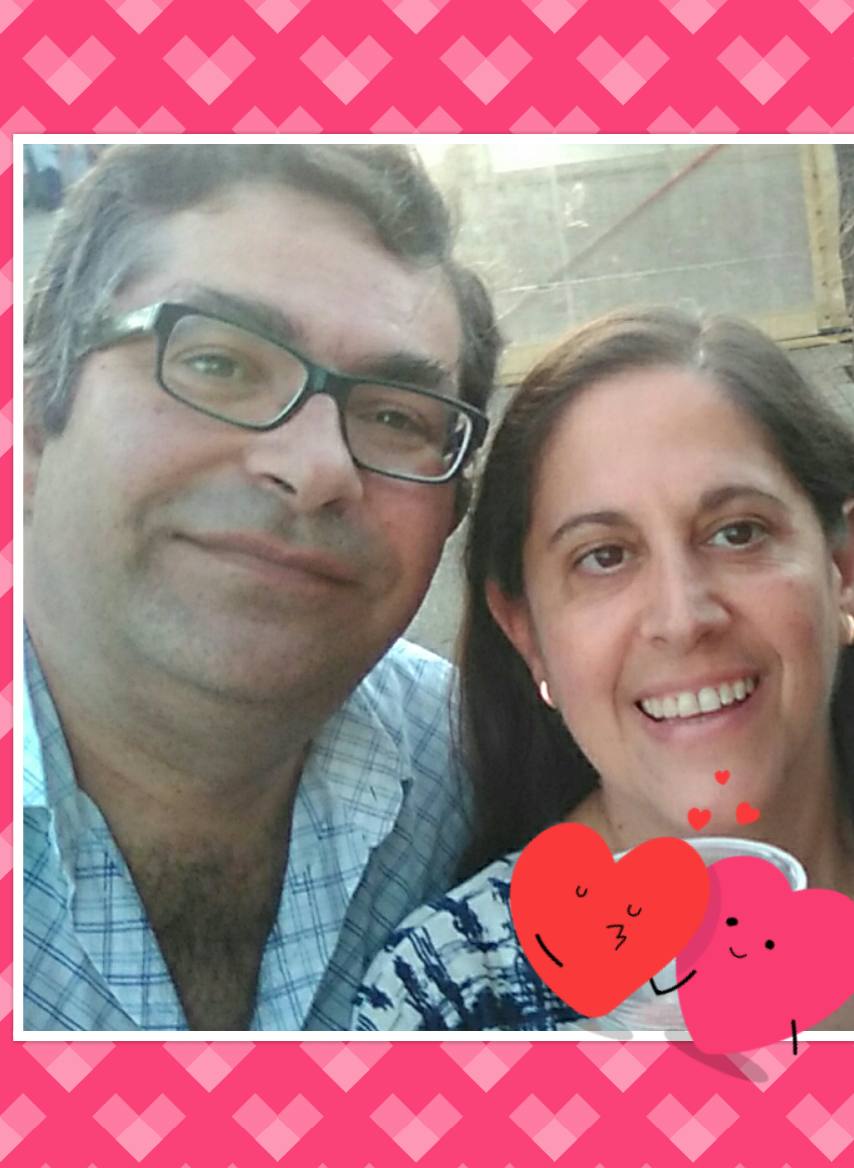 «Este año hacemos 25 años de casados, son nuestras bodas de plata, y ojalá podamos estar juntos otros 25 años más. Quiero darte las gracias, por ser un buen esposo, un buen padre, y tener un corazón que no te cabe en el pecho, y sobre todo por ser una buena persona de las que ya no quedan. Juntos tú y yo somos uno, gracias por formar parte de mi vida. TE QUIERO MUCHO».