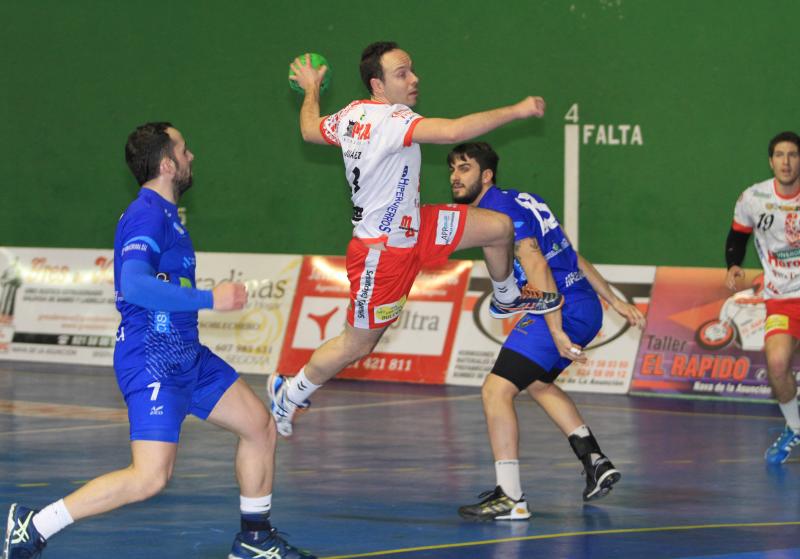 El Viveros Herol BM Nava cae frente al Teucro (28-29)