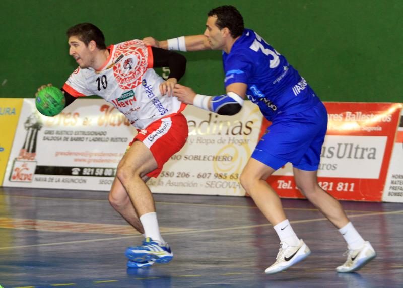 El Viveros Herol BM Nava cae frente al Teucro (28-29)