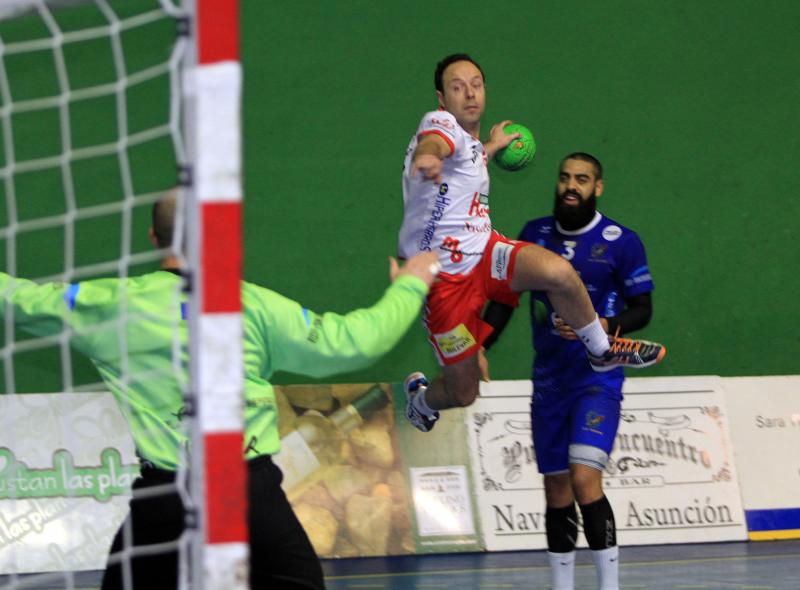 El Viveros Herol BM Nava cae frente al Teucro (28-29)