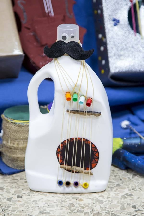 Alumnos del Pinar de la Rubia diseñan instrumentos musicales con productos reciclados