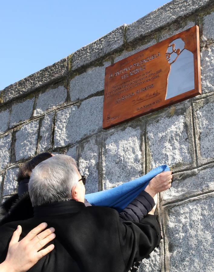 Segovia recuerda con una placa al obispo Antonio Palenzuela
