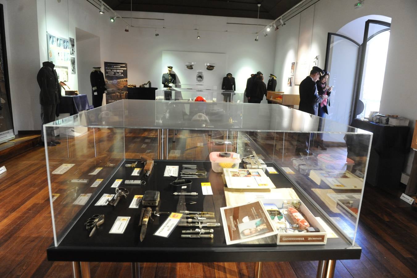 Inauguración de la exposición conmemorativa del 115 aniversario de la Policía Nacional de Medina del Campo