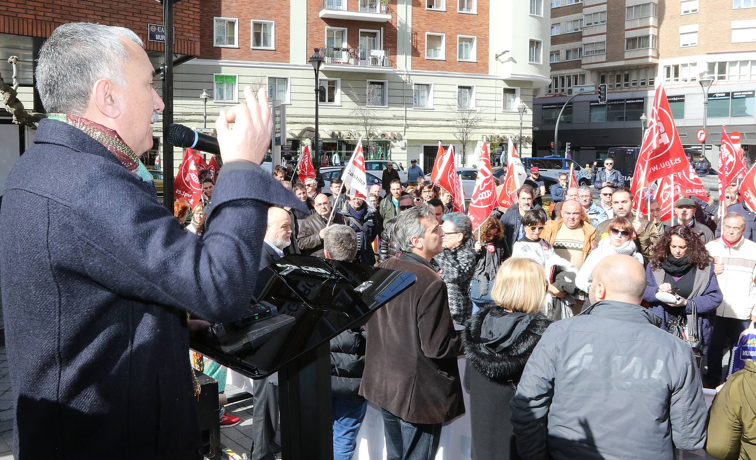 Concentración ante la Confederación Vallisoletana de Empresarios (CVE) en defensa de la negociación colectiva