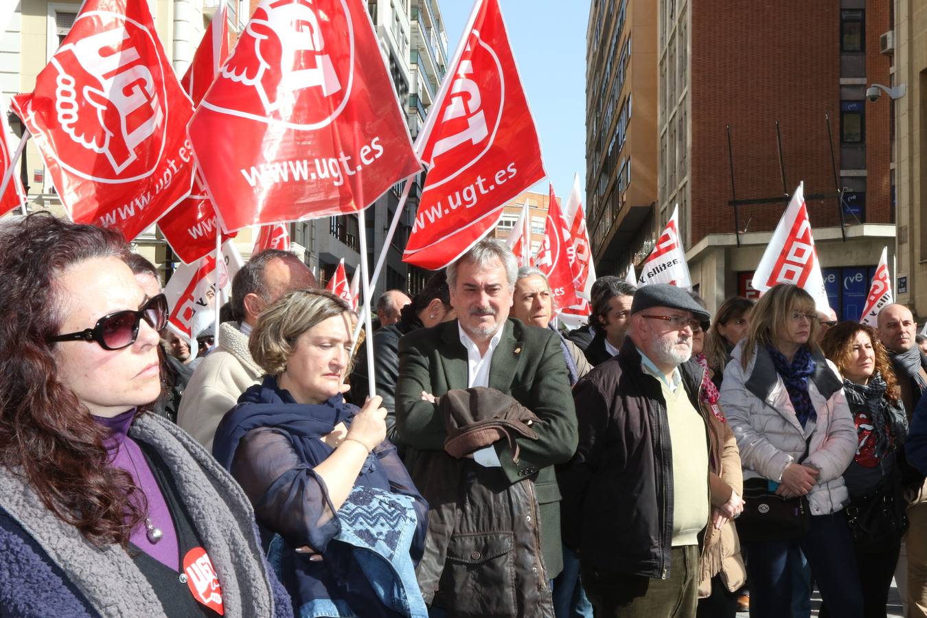 Concentración ante la Confederación Vallisoletana de Empresarios (CVE) en defensa de la negociación colectiva