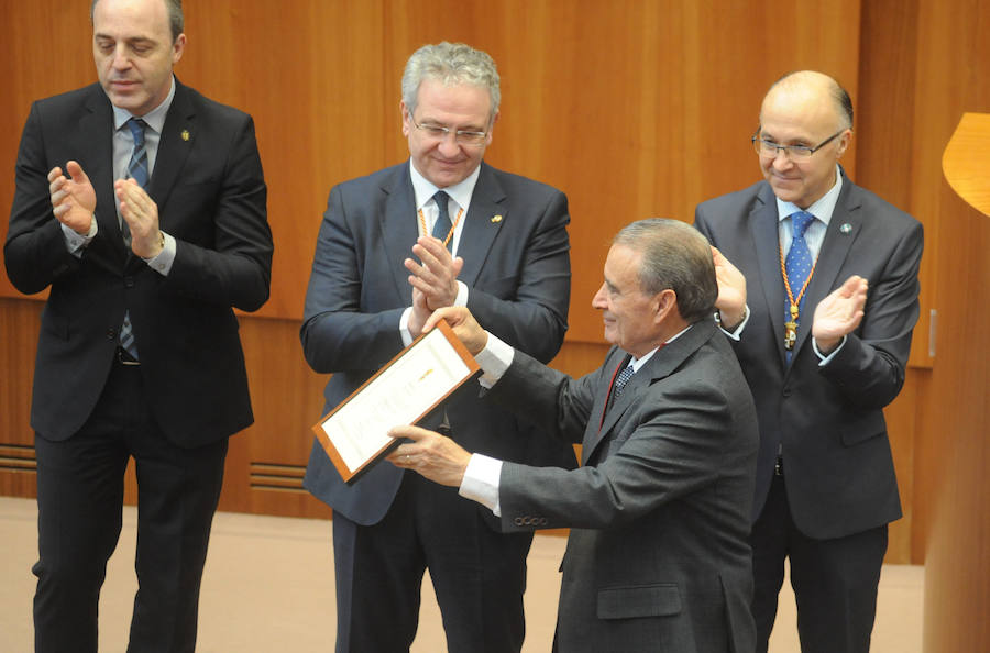 Entrega de medallas en las Cortes de Castilla y León