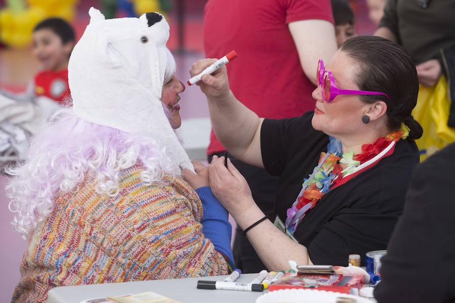 Taller de disfraces de carnaval en la Cúpula del Milenio