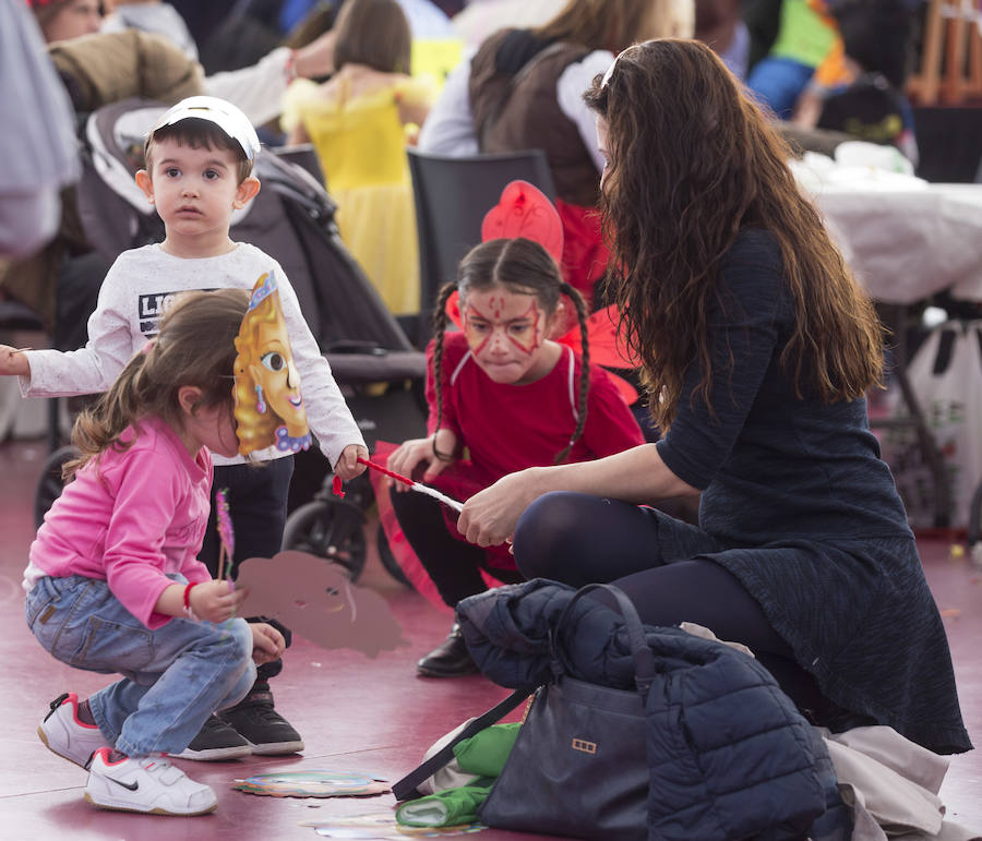 Taller de disfraces de carnaval en la Cúpula del Milenio