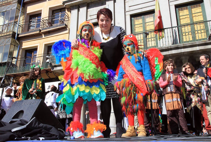 Desfile de comparasas en Segovia