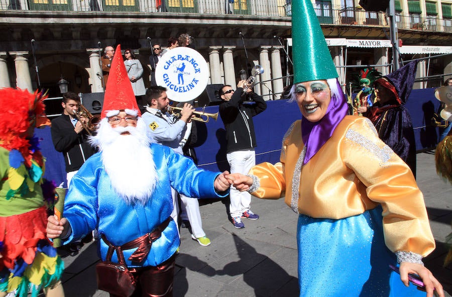 Desfile de comparasas en Segovia