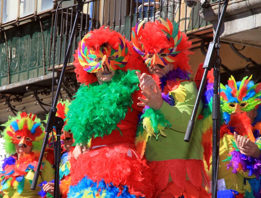 Desfile de comparasas en Segovia