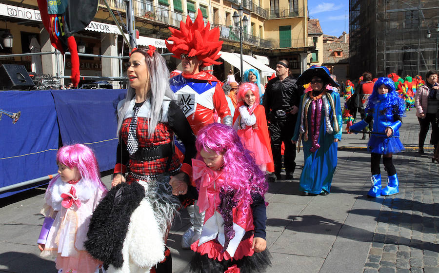 Desfile de comparasas en Segovia