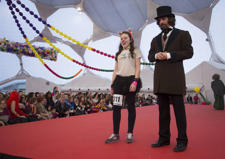 Concurso infantil de disfraces en la Cúpula del Milenio (Valladolid)