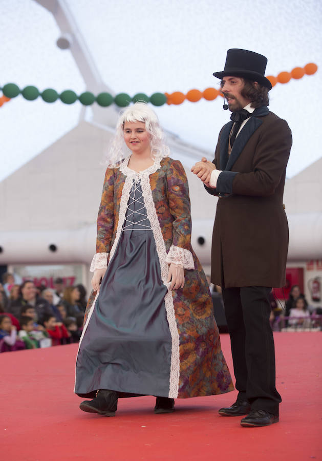 Concurso infantil de disfraces en la Cúpula del Milenio (Valladolid)