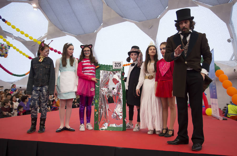 Concurso infantil de disfraces en la Cúpula del Milenio (Valladolid)