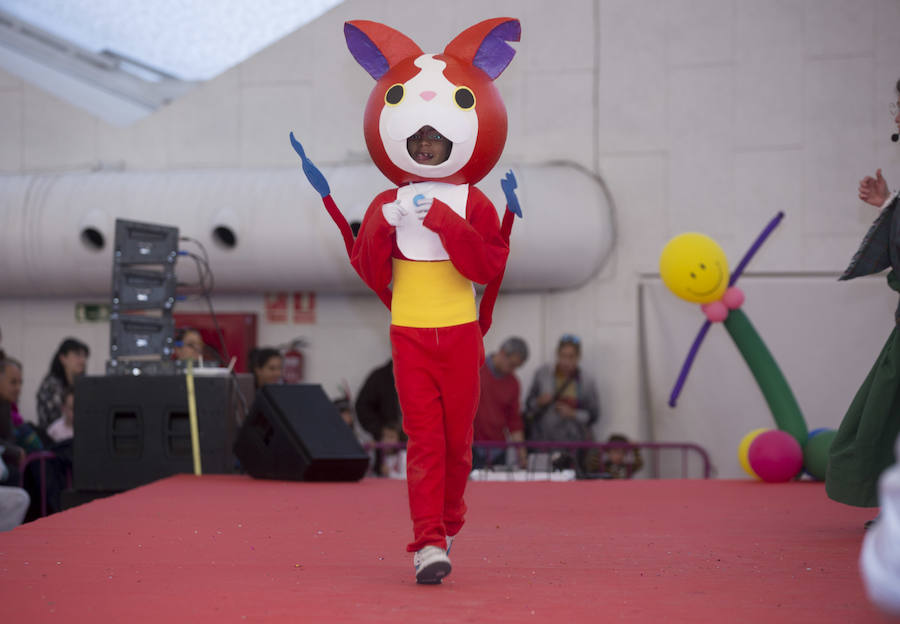 Concurso infantil de disfraces en la Cúpula del Milenio (Valladolid)