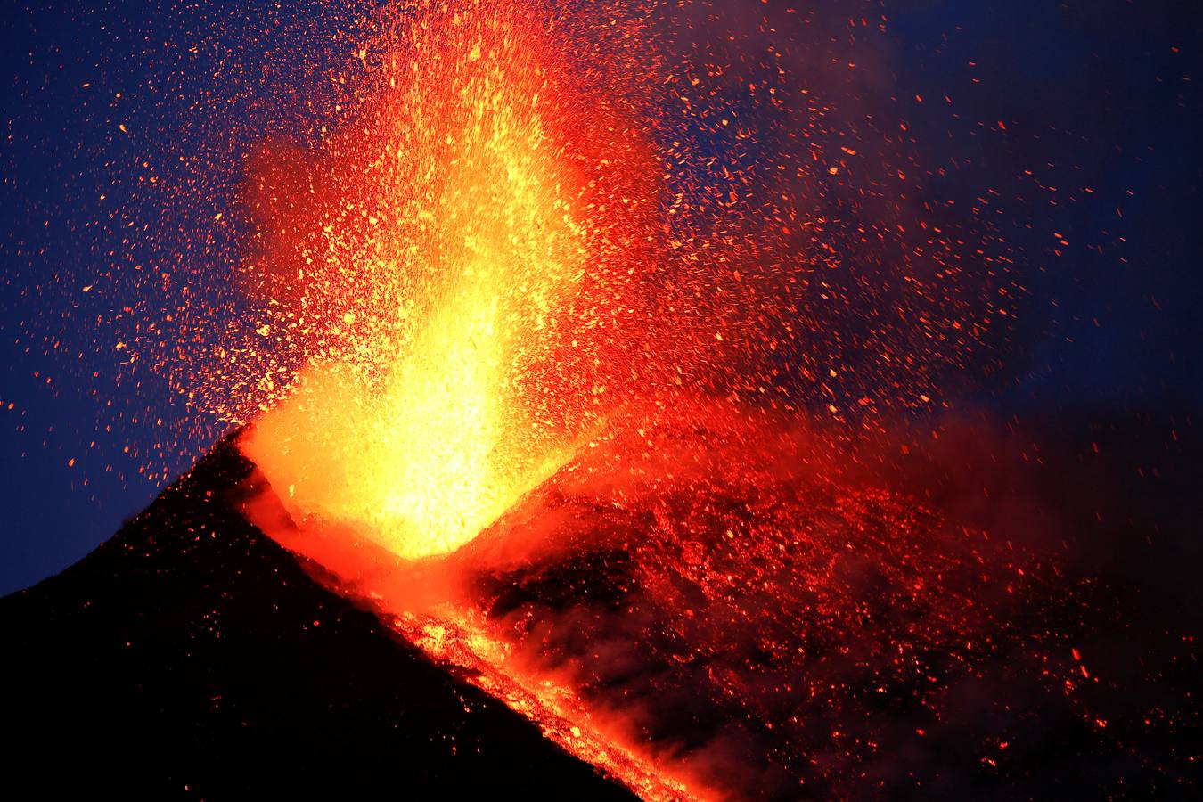 La espectacular erupción del volcán Etna