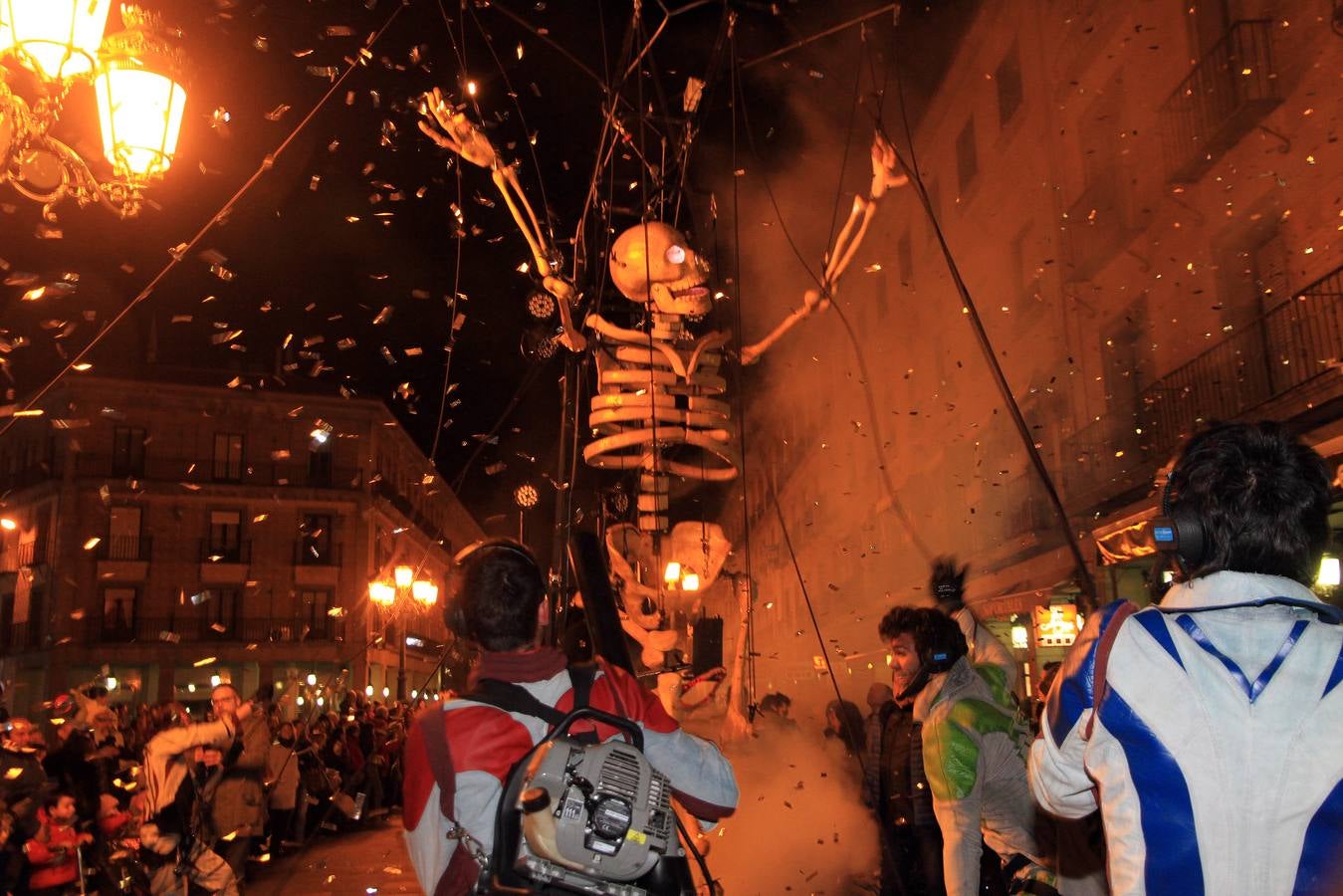 Segovia disfruta del martes de carnaval con un animado desfile