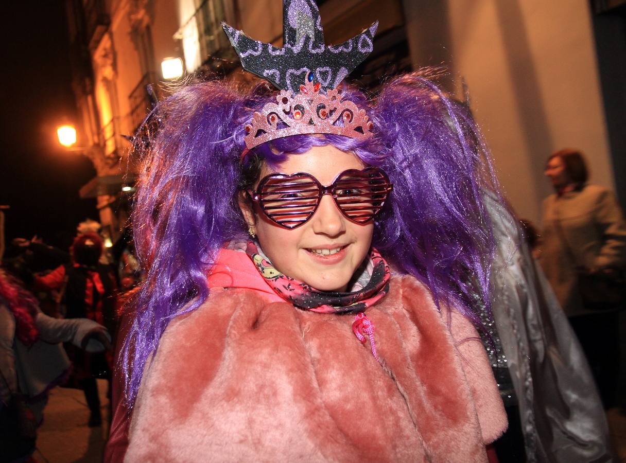 Segovia disfruta del martes de carnaval con un animado desfile