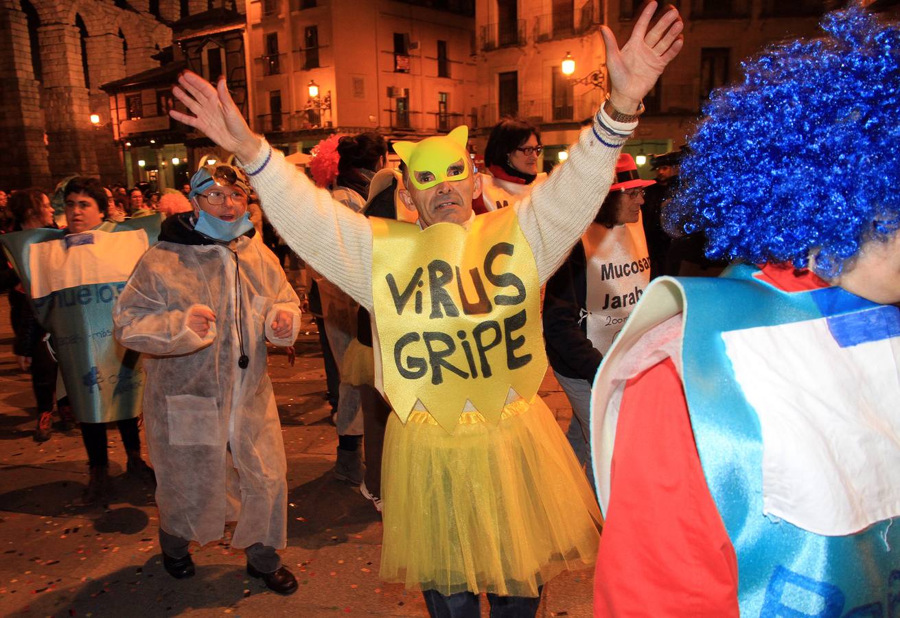Segovia disfruta del martes de carnaval con un animado desfile