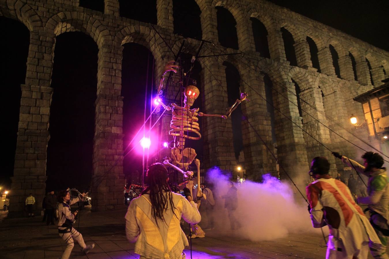 Segovia disfruta del martes de carnaval con un animado desfile