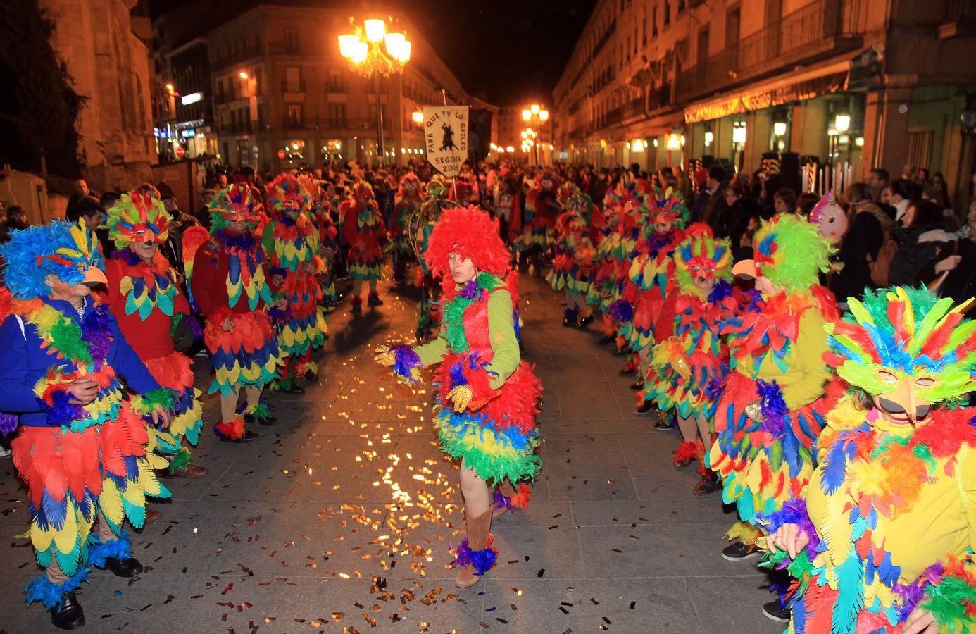 Segovia disfruta del martes de carnaval con un animado desfile