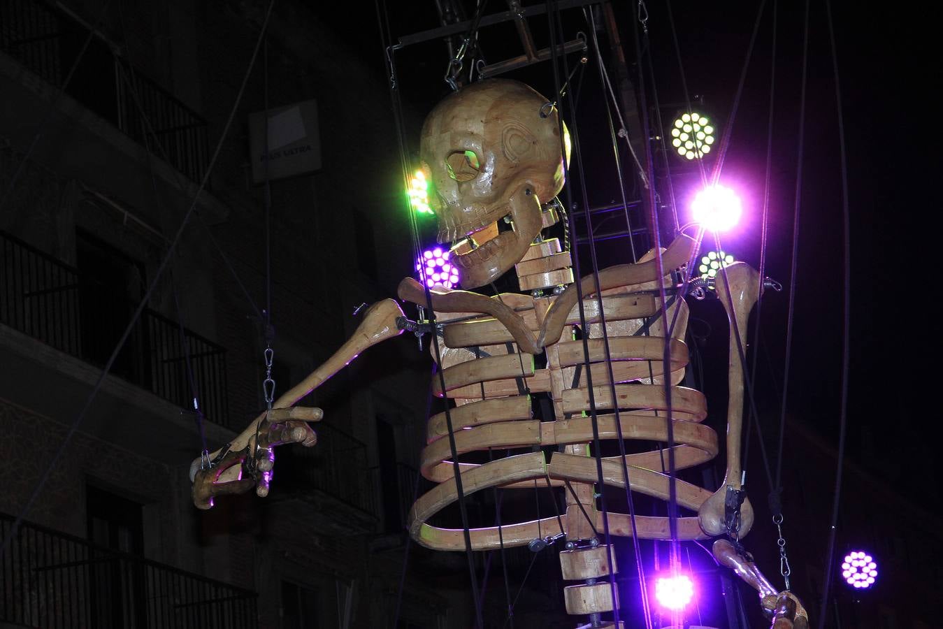 Segovia disfruta del martes de carnaval con un animado desfile