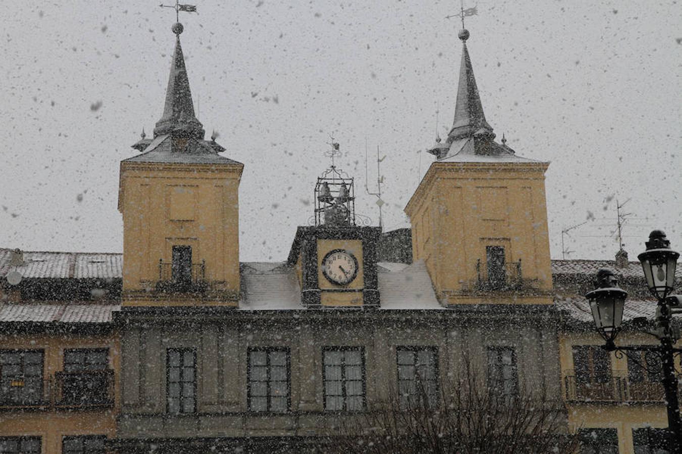 Una intensa nevada cubre Segovia