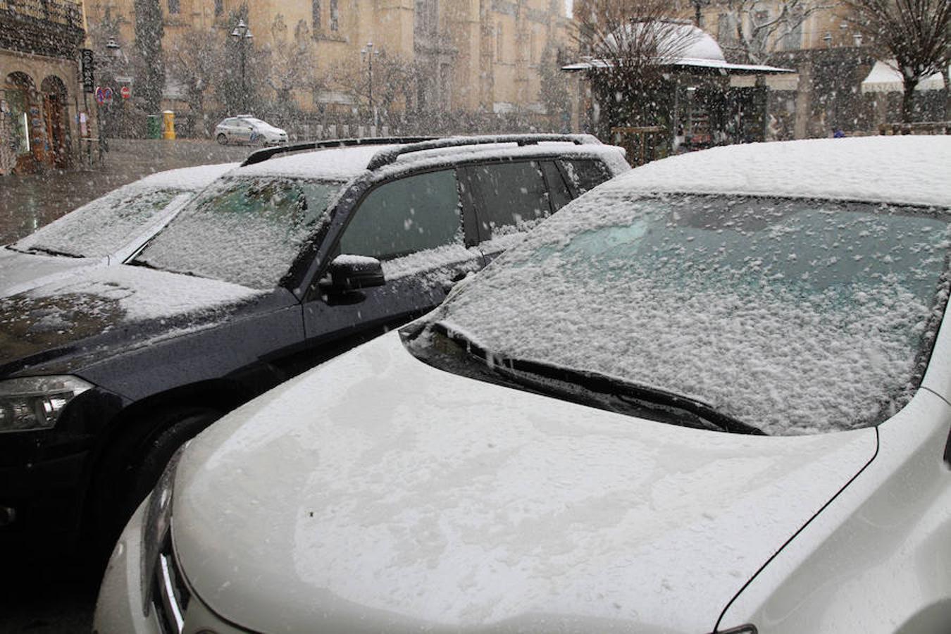 Una intensa nevada cubre Segovia