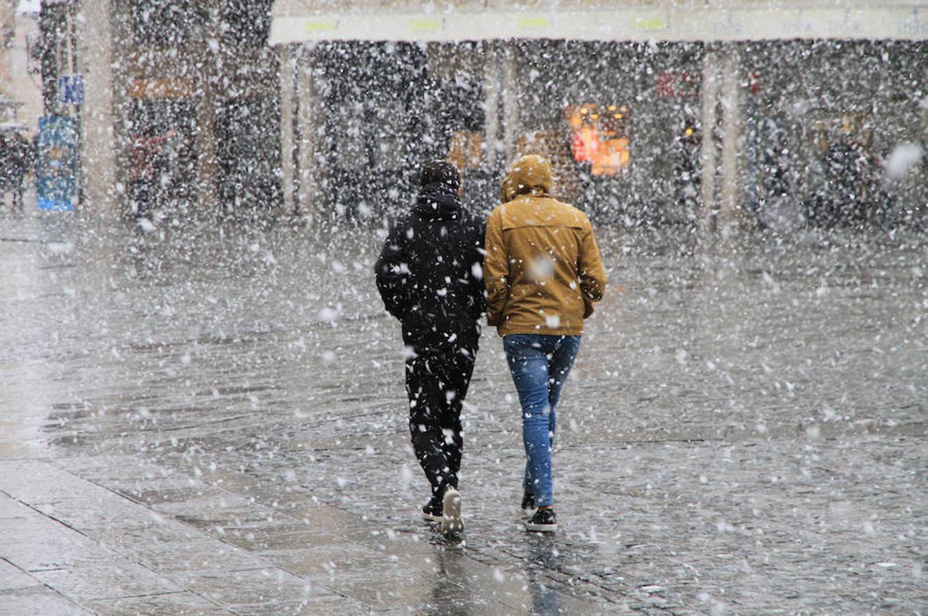 Una intensa nevada cubre Segovia