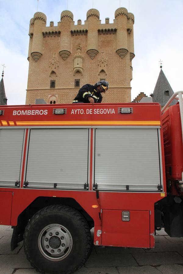 Un simulacro en el Alcázar de Segovia recuerda el incendio que destruyó la fortaleza en 1862