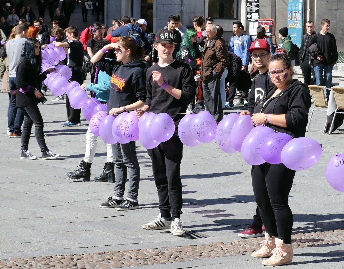 Alumnos de la Escuela de Arte de Segovia conmemoran el Día Internacional de la Mujer