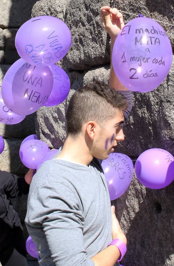 Alumnos de la Escuela de Arte de Segovia conmemoran el Día Internacional de la Mujer