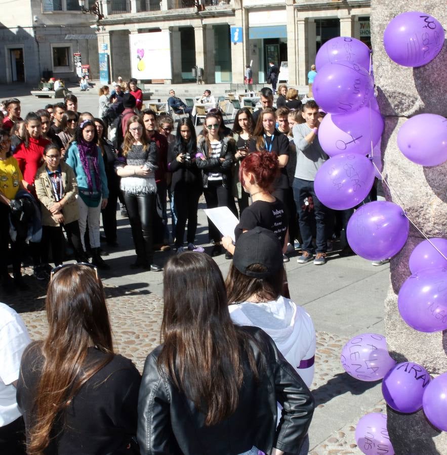 Alumnos de la Escuela de Arte de Segovia conmemoran el Día Internacional de la Mujer