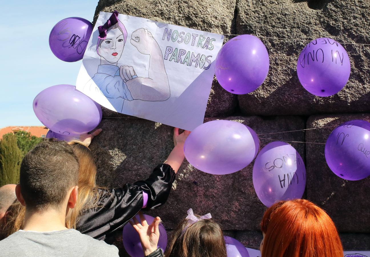 Alumnos de la Escuela de Arte de Segovia conmemoran el Día Internacional de la Mujer