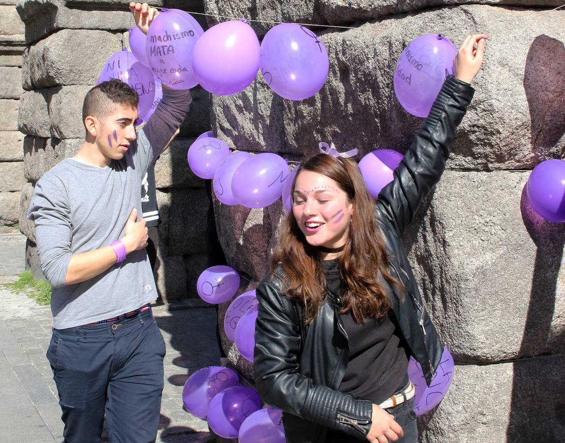 Alumnos de la Escuela de Arte de Segovia conmemoran el Día Internacional de la Mujer