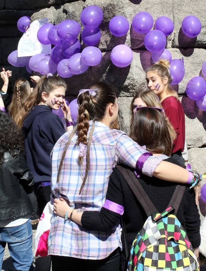 Alumnos de la Escuela de Arte de Segovia conmemoran el Día Internacional de la Mujer