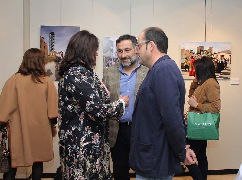 Inauguración de la exposición &#039;Un año en imágenes 2016&#039; de Palencia (1/2)