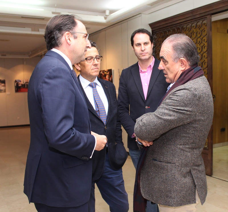 Inauguración de la exposición &#039;Un año en imágenes 2016&#039; de Palencia (1/2)