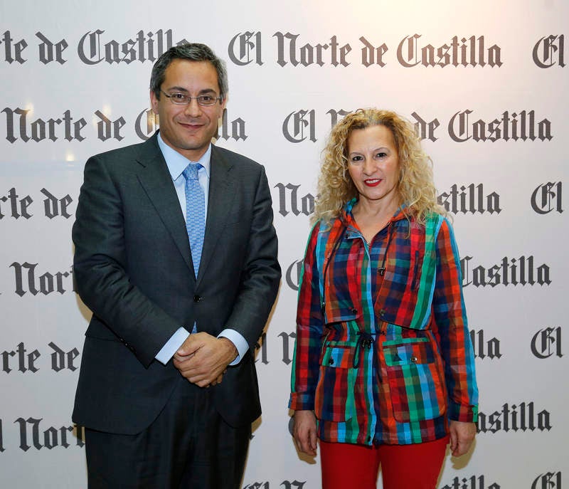 Francisco Suárez, de Comunicación Profesional, y Carmen Espina, de la Fundación San Cebrián.