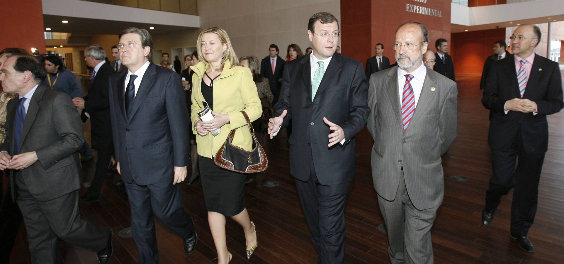 11.04.07 José Manuel Fernández Santiago, Pilar del Olmo, Antonio Silván, Javier León de la Riva y Ramiro Ruiz Medrano, en la inauguración del Auditorio de Valladolid.