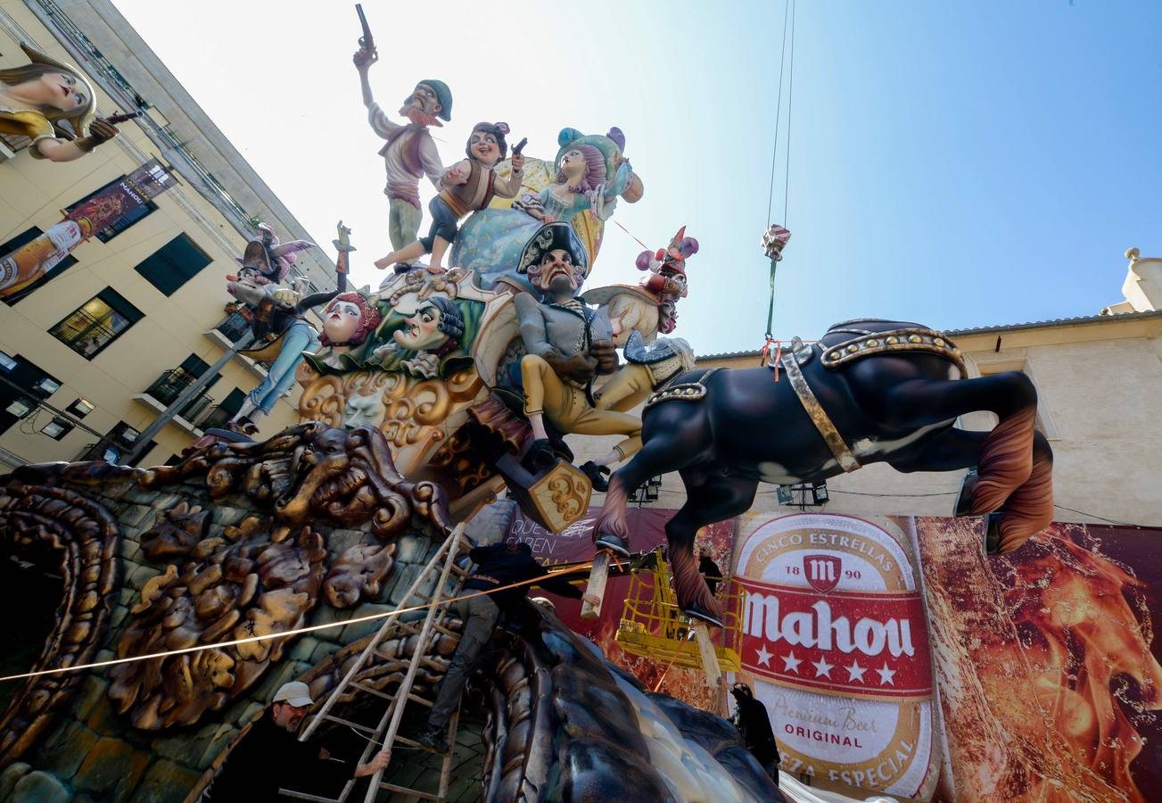 Valencia se llena de Fallas