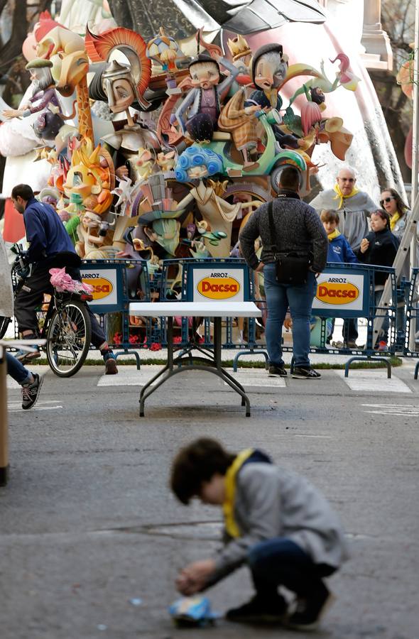 Valencia se llena de Fallas