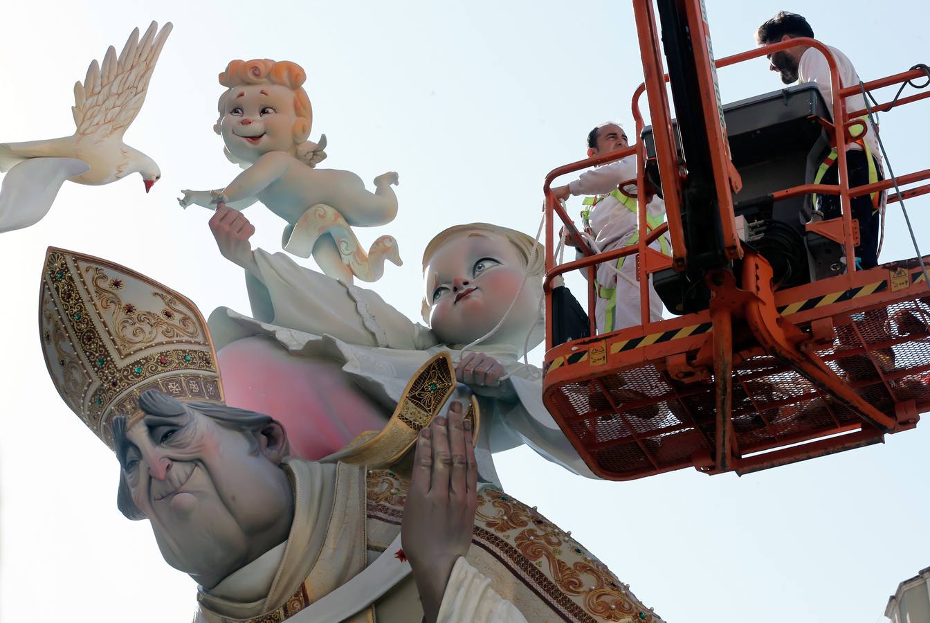 Valencia se llena de Fallas