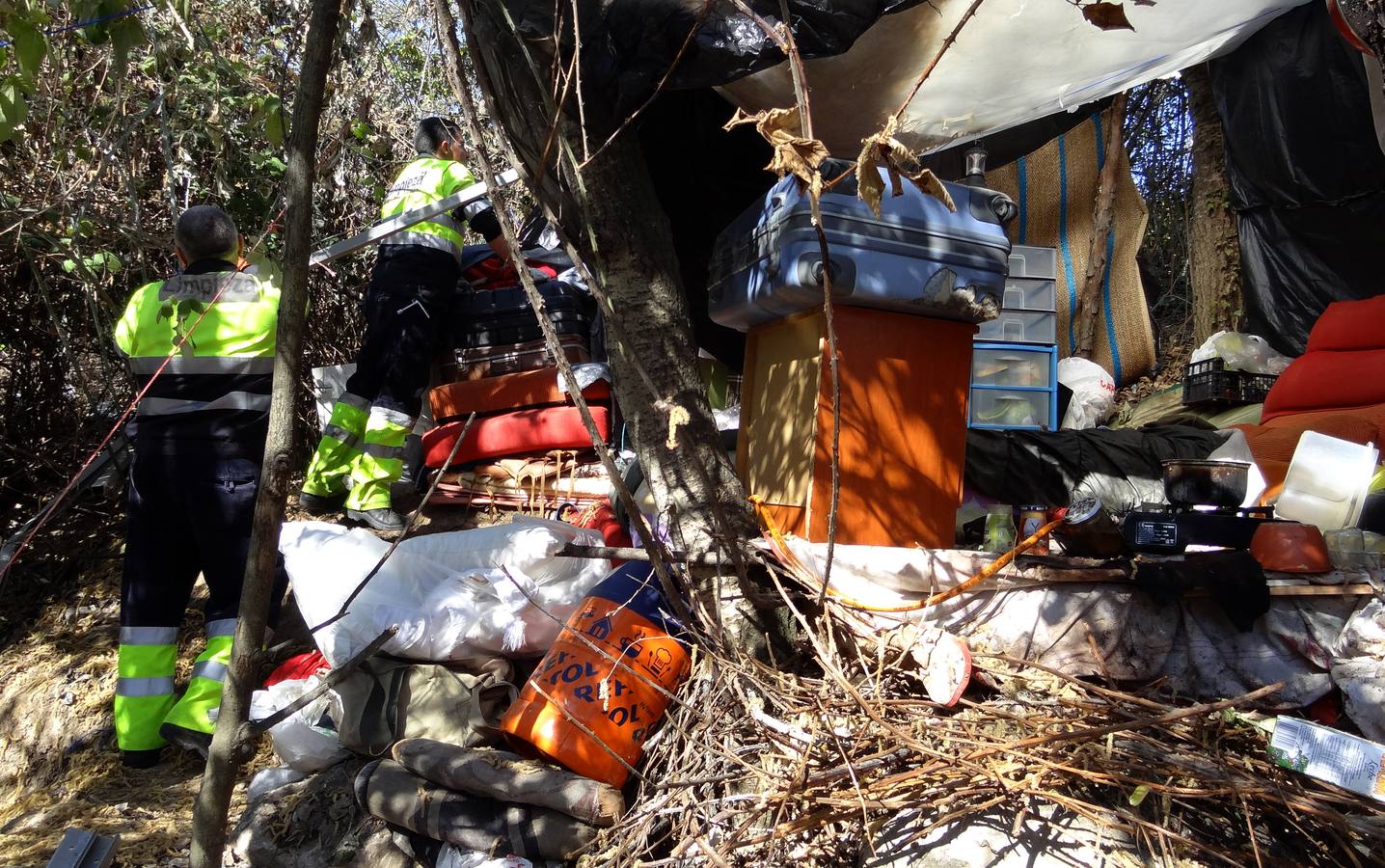 Derribo de chabolas junto a la ribera del Pisuerga
