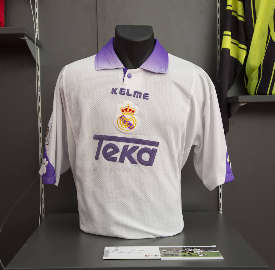 Camiseta de Pedja Mijatovic en la final de la séptima Champions League conseguida por el Real Madrid.