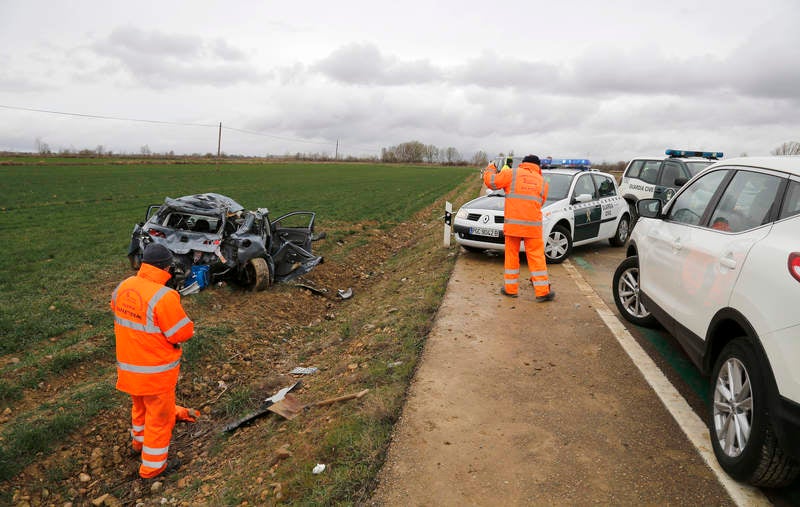 Tres miembros de una familia fallecen en un accidente en Villaturde (Palencia)