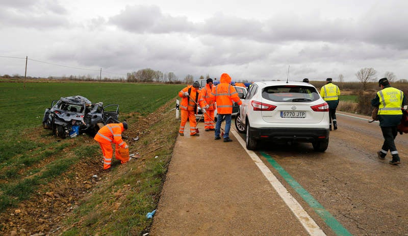 Tres miembros de una familia fallecen en un accidente en Villaturde (Palencia)