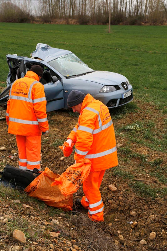 Tres miembros de una familia fallecen en un accidente en Villaturde (Palencia)